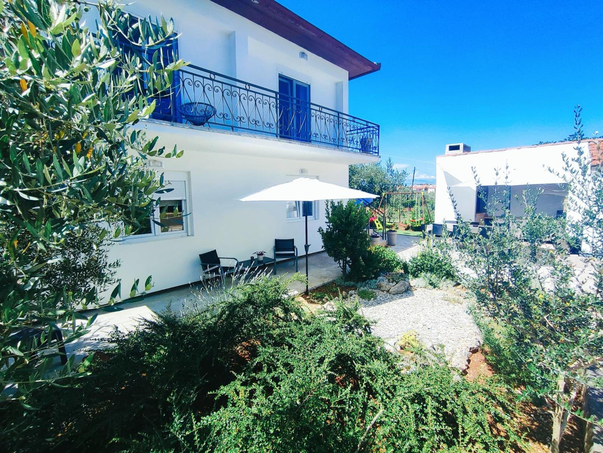 Garden Apartamento Sutomiscica Exterior foto