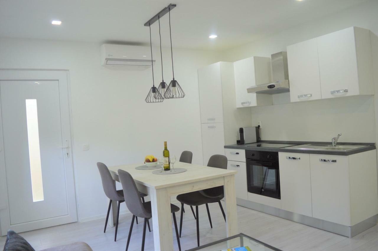 Garden Apartamento Sutomiscica Exterior foto