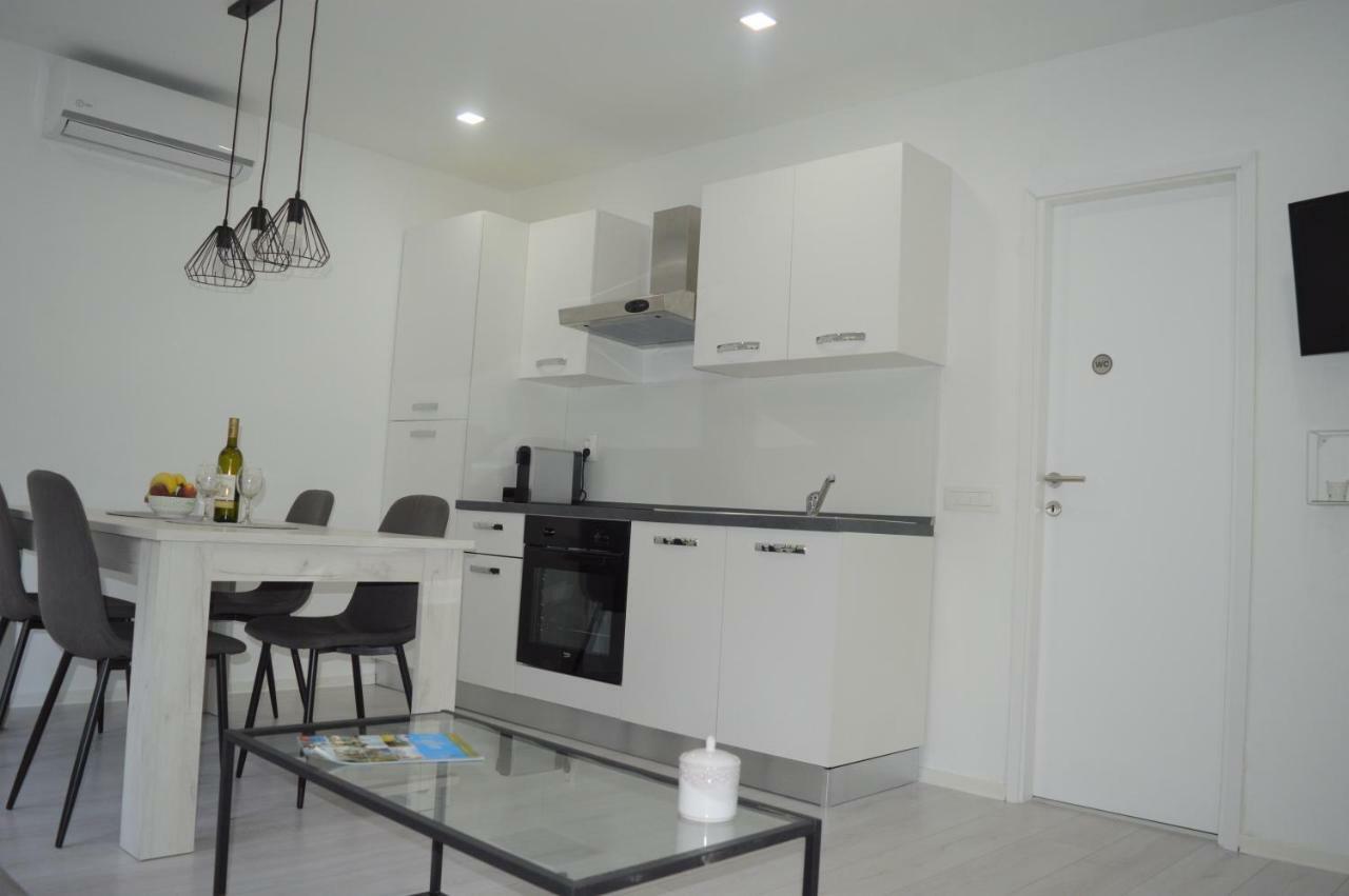Garden Apartamento Sutomiscica Exterior foto
